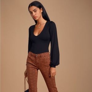 Lulu’s Kaylene Black V-Neck Balloon Sleeve Bodysuit